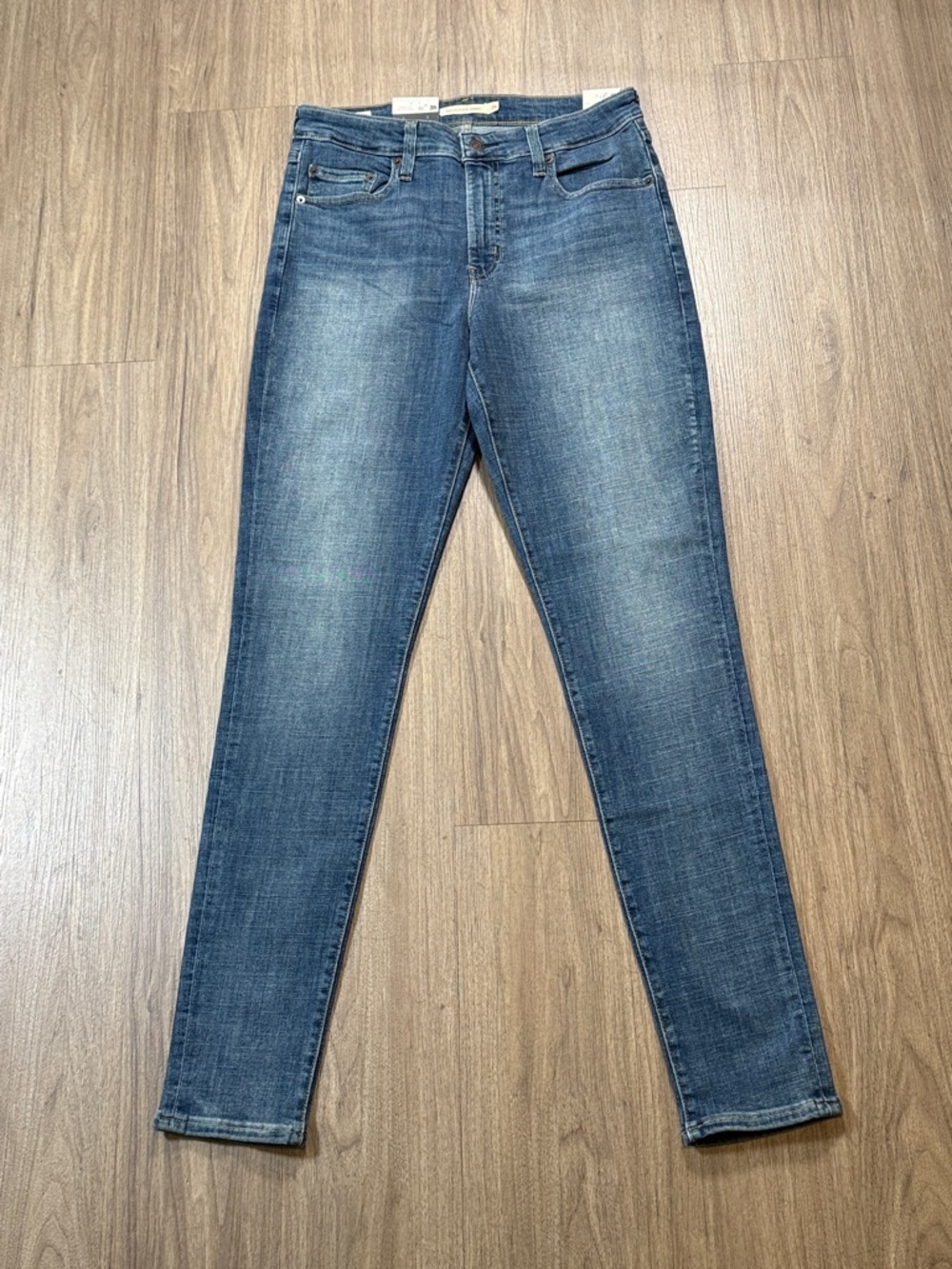 NWT Levi’s Classic Blue Denim Jeans, Size W29 L32, 60% Cotton - Picture 2 of 10